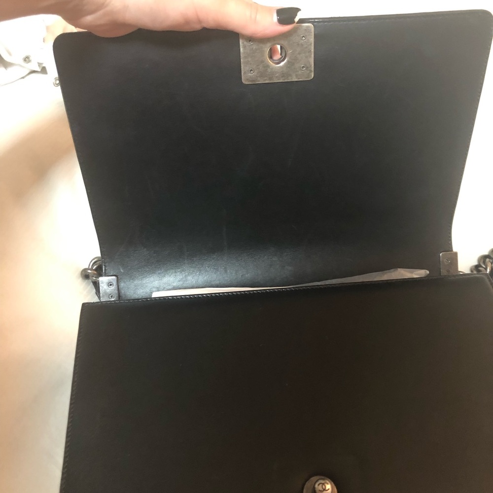 Chanel Boy Bag in new medium black lamb ruth - Picture 4 of 8